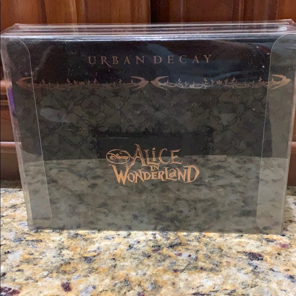 Urban Decay Alice in wonderland New in package